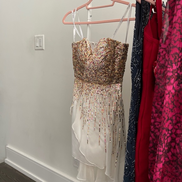 PROM & GRAD dresses - Picture 3 of 4